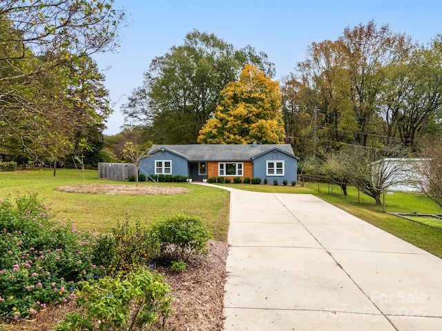 view of front of house with a front lawn