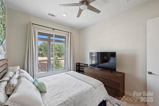 bedroom featuring ceiling fan