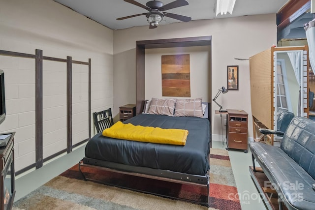 bedroom with ceiling fan