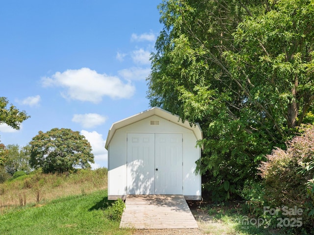 view of outbuilding