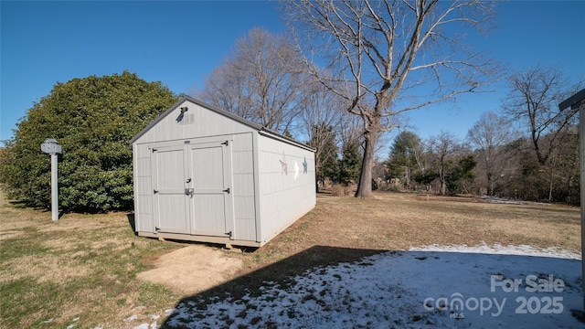 view of outdoor structure featuring a yard