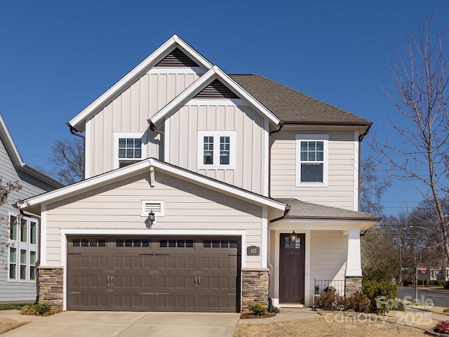 craftsman house featuring a garage