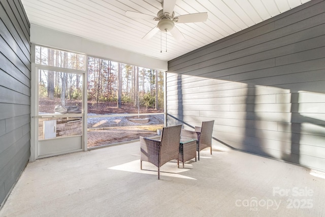 sunroom featuring ceiling fan