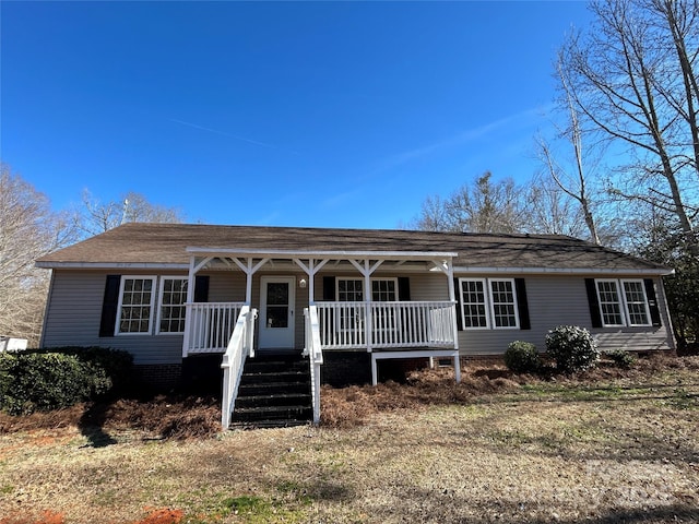 ranch-style house featuring a front lawn and a porch