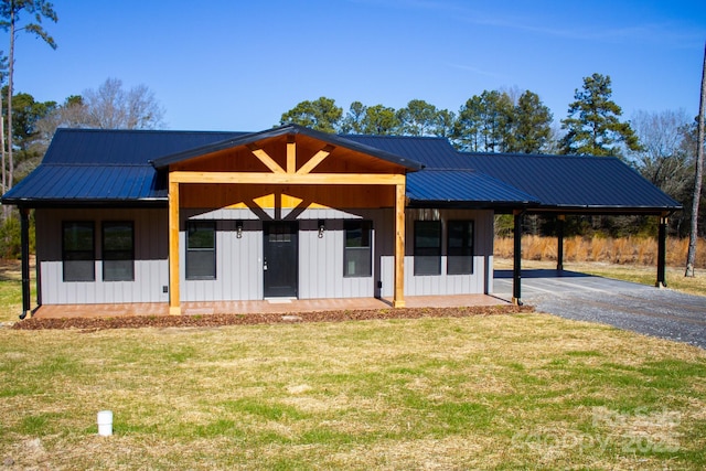 view of front of house with a front lawn and a carport