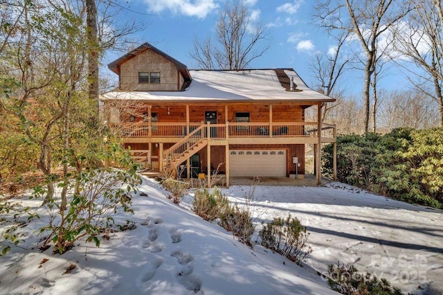 view of front facade featuring a garage and a porch