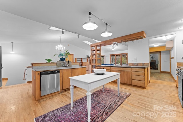 kitchen featuring pendant lighting, lofted ceiling, stainless steel appliances, kitchen peninsula, and light wood-type flooring