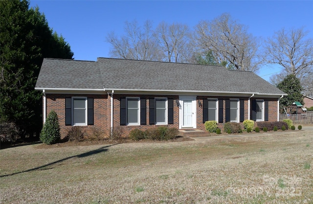 ranch-style home featuring a front lawn