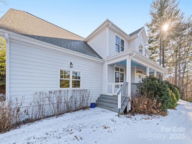 view of front of property featuring covered porch