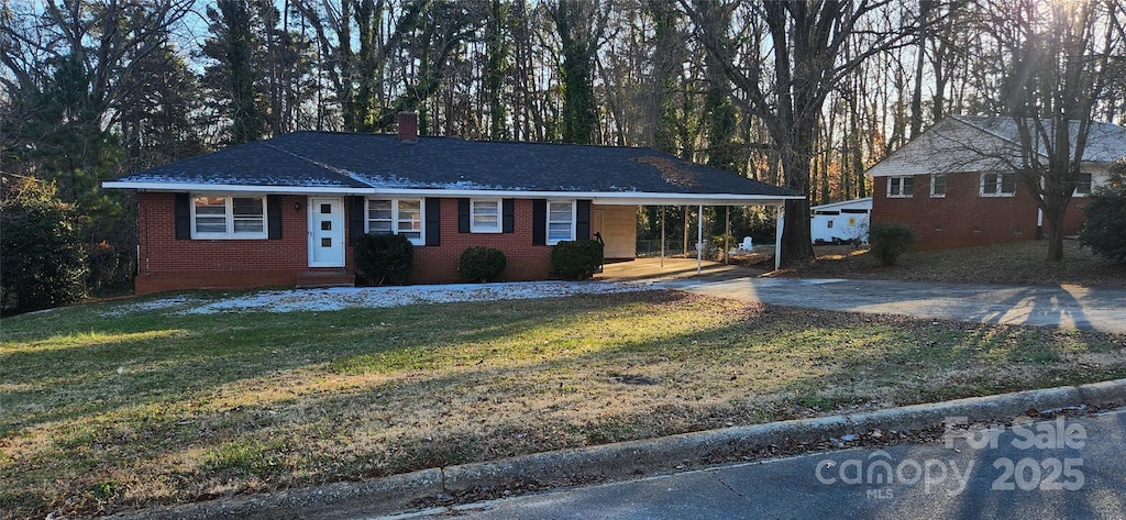 ranch-style house featuring a front yard and a carport