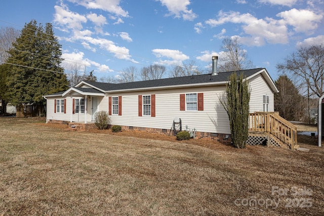 view of front of house featuring a front lawn