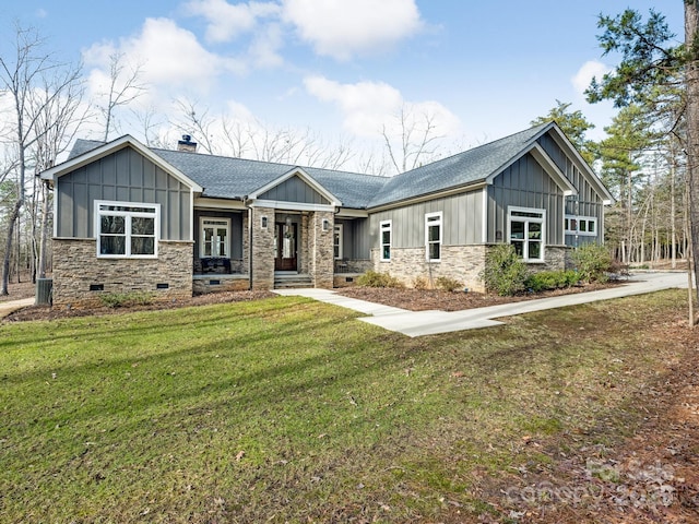 view of front of house featuring a front lawn