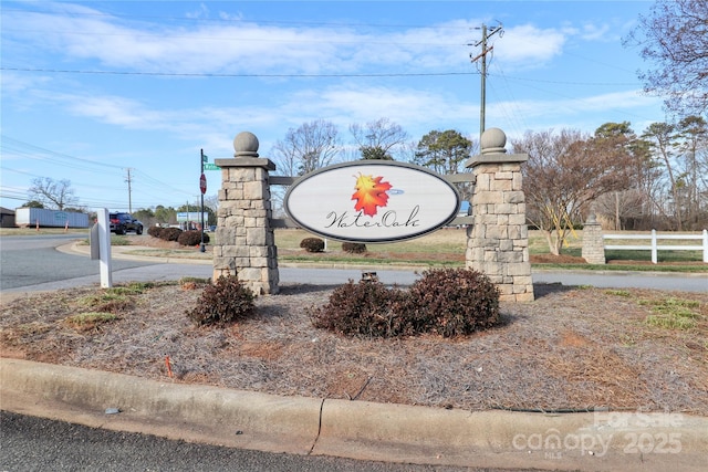 view of community / neighborhood sign