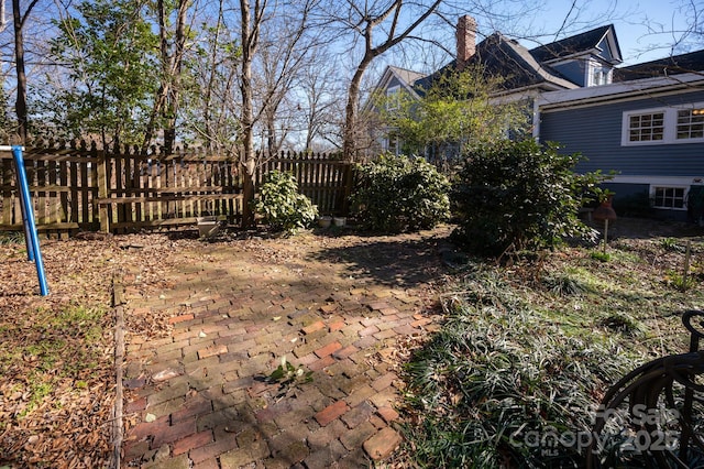 view of yard featuring a patio