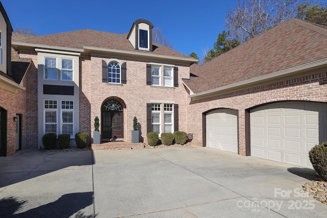 view of front facade featuring a garage