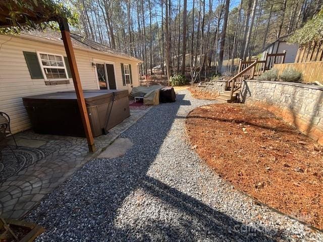 view of yard featuring a hot tub