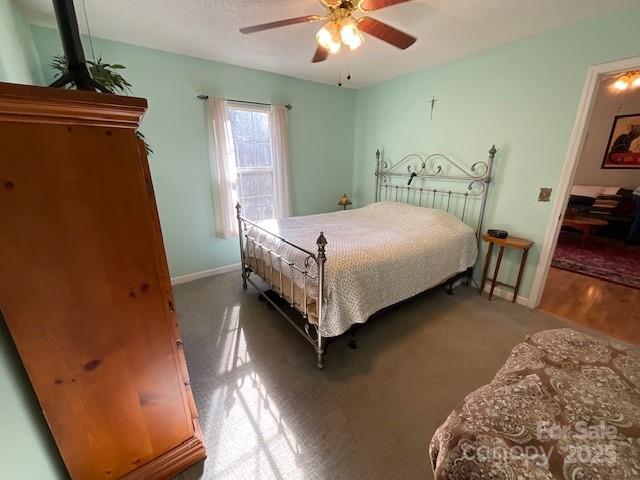 bedroom featuring a textured ceiling and ceiling fan