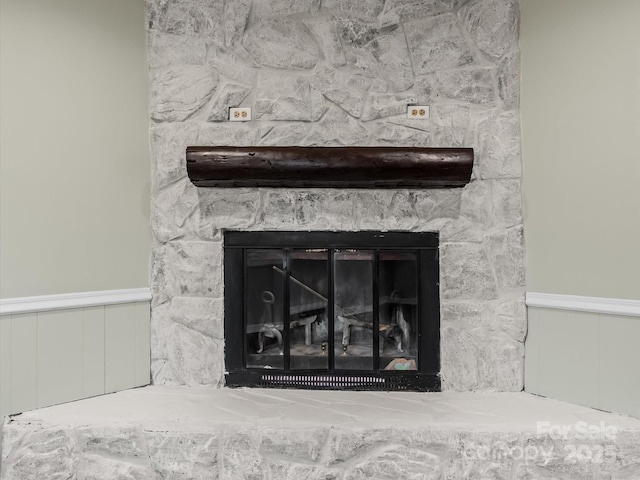 room details featuring a fireplace