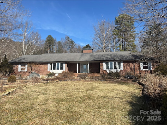 single story home with a front yard