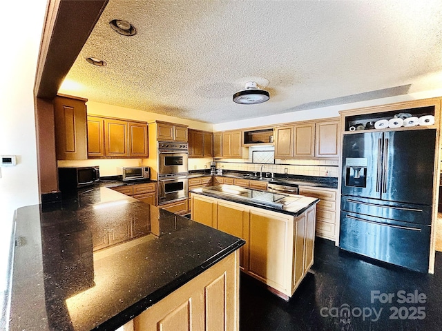 kitchen featuring black appliances, sink, backsplash, kitchen peninsula, and a textured ceiling