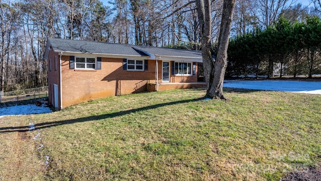 single story home with a front yard and covered porch