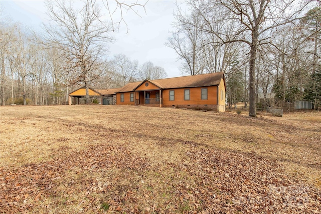 single story home featuring a front yard