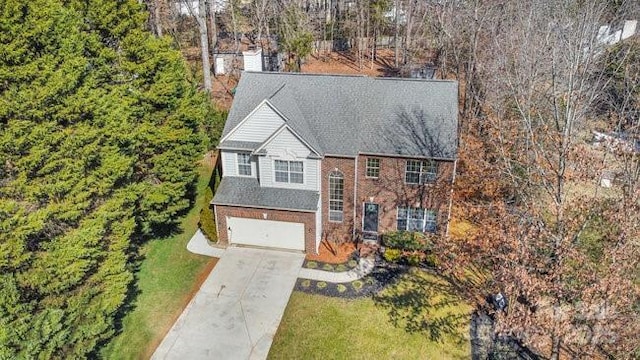 view of front of home featuring a garage and a front yard