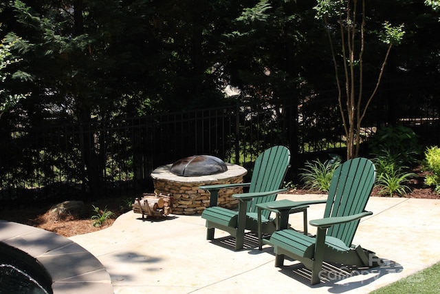 view of patio with an outdoor fire pit