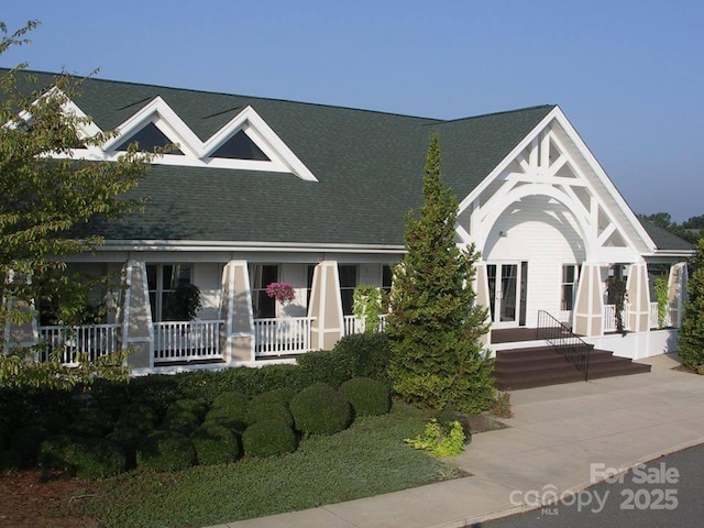 view of front of property featuring a porch