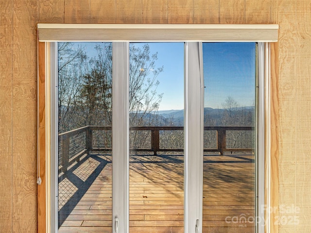 entryway with a mountain view