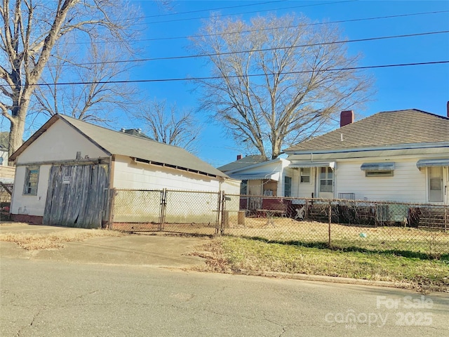 view of front of property