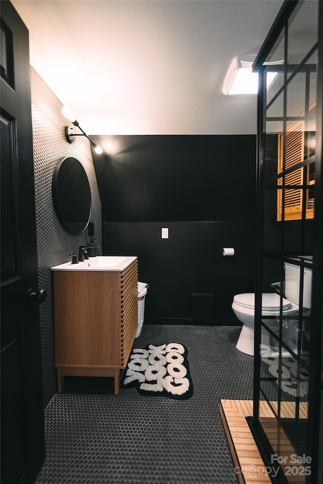 bathroom with toilet and vanity