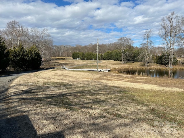 view of yard featuring a water view