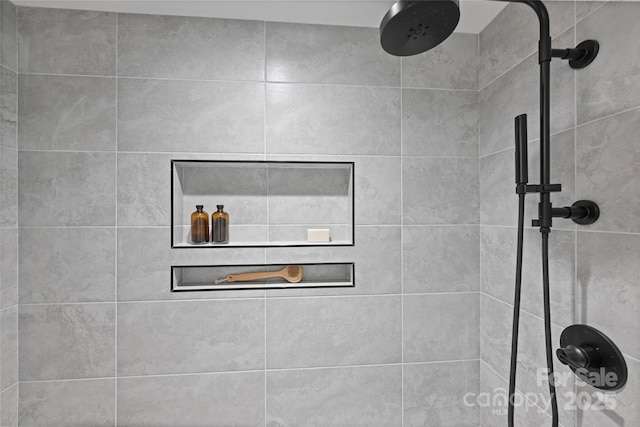 interior details with a tile shower