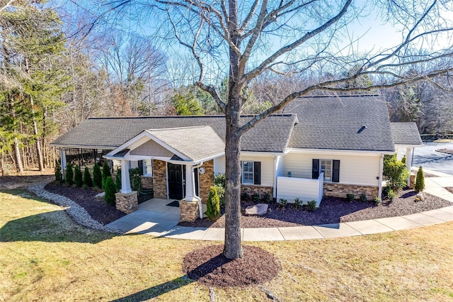 view of front of house featuring a front yard