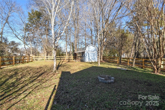 view of yard with a storage unit