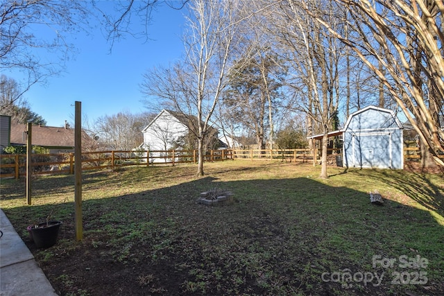 view of yard featuring a storage unit