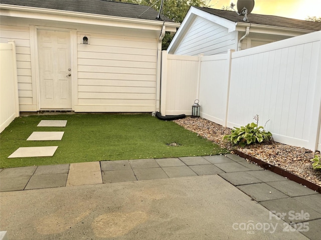 view of yard with a patio area