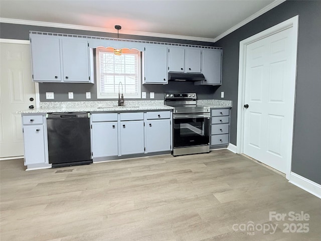 kitchen with electric stove, sink, light hardwood / wood-style flooring, dishwasher, and hanging light fixtures