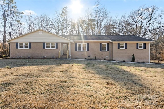 view of front of home featuring a front lawn