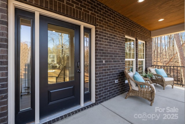 property entrance featuring a porch