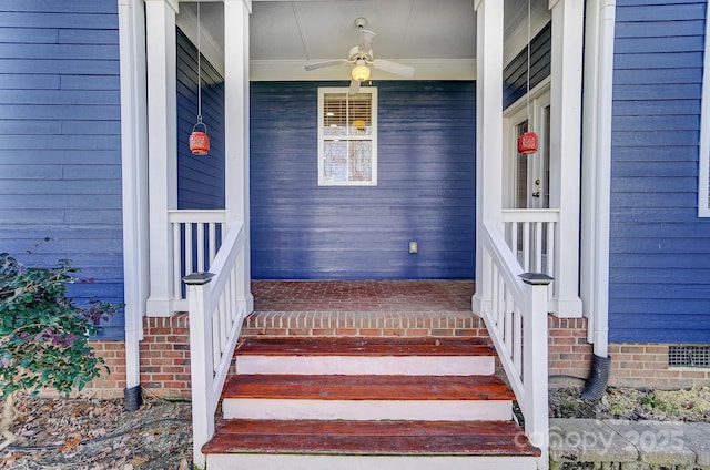 property entrance featuring crawl space and a ceiling fan