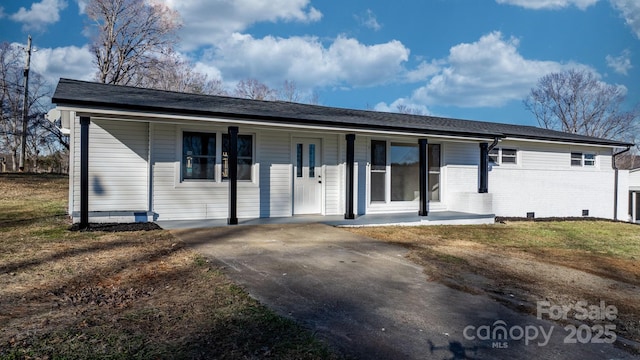 ranch-style home with a porch, crawl space, a front yard, and brick siding