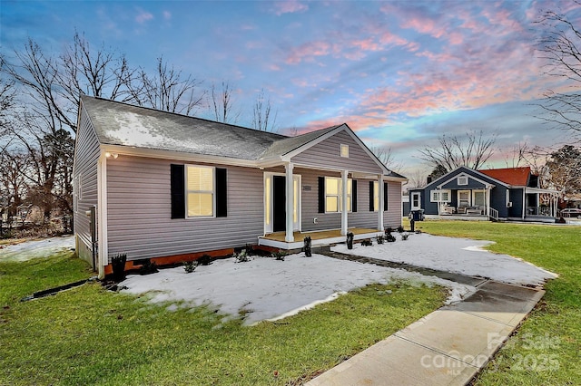 view of front of house featuring a yard