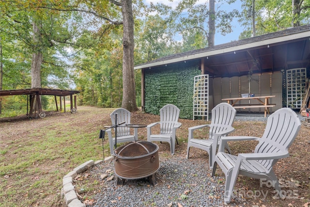 view of yard featuring an outdoor fire pit