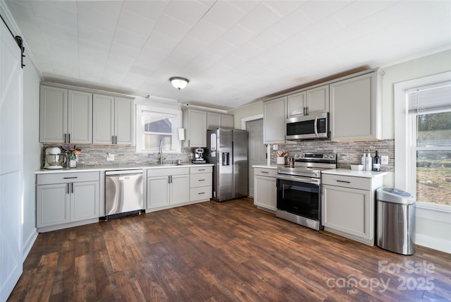 kitchen featuring dark wood-type flooring, sink, gray cabinetry, and stainless steel appliances