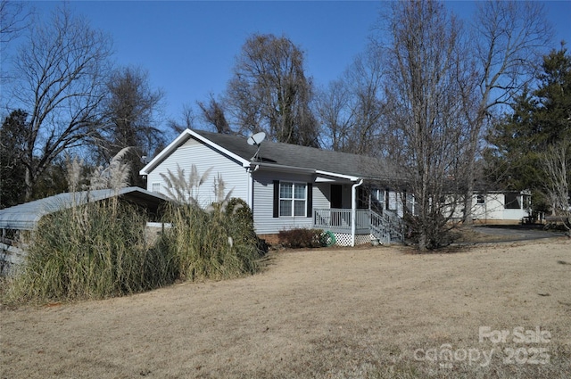 view of front of property with a front yard