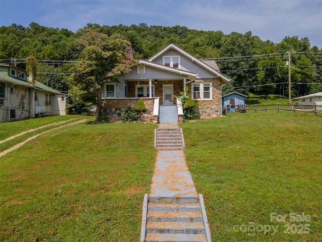 view of front of property featuring covered porch and a front yard