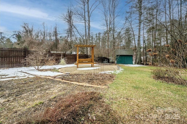 view of yard with a shed