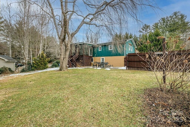 view of yard with a patio area